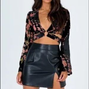 Princess polly: velvet floral black crop top